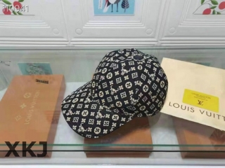 LV Snapback Hat AAA Quality (31)